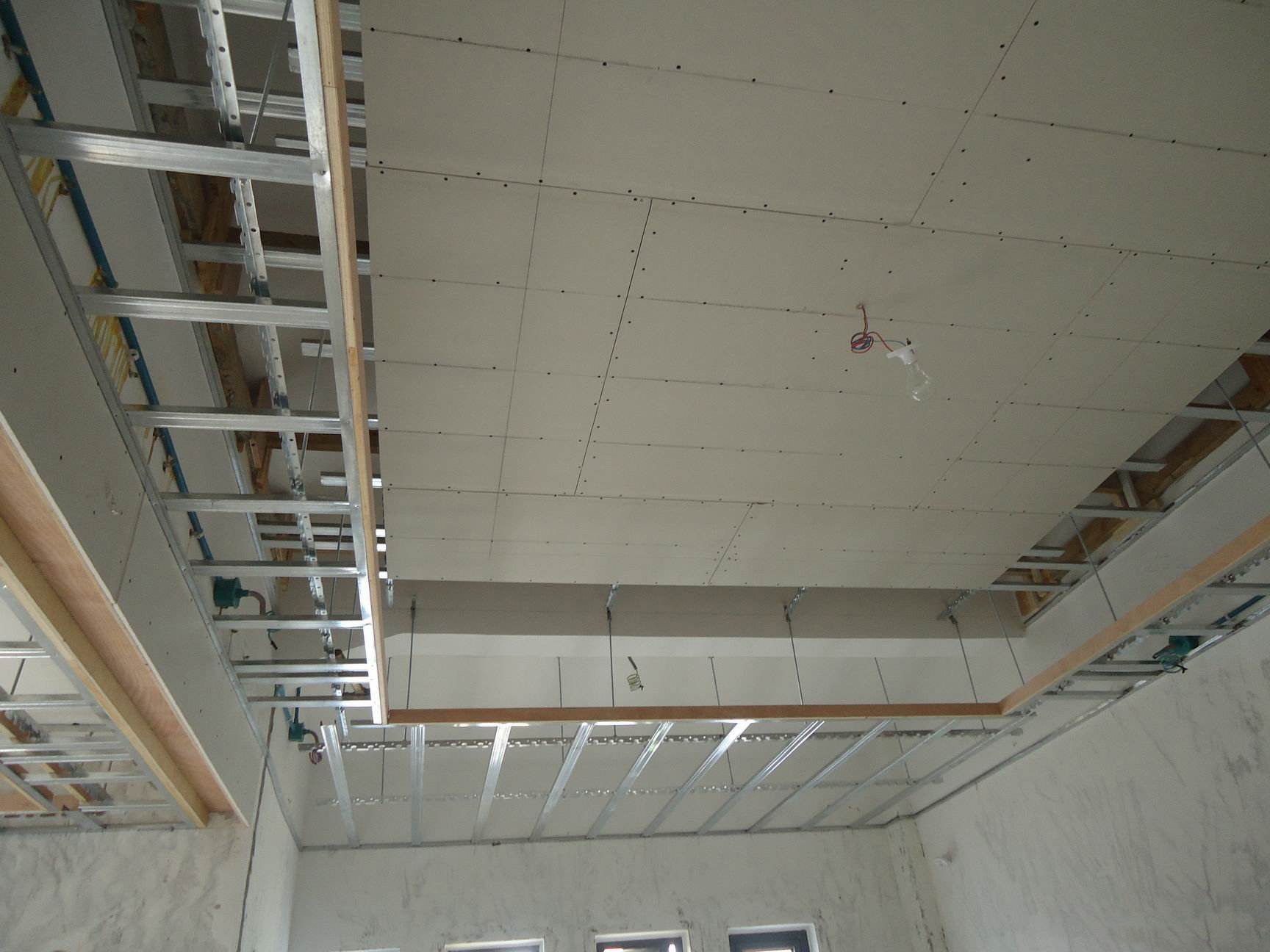 厂家轻钢龙骨的选择标准与发展趋势是什么？